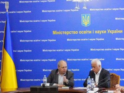 Учебник без дискриминации: МОН начинает внедрение новых стандартов